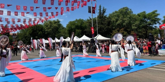 Diyarbakır’da Kürtçe müzik eşliğinde 19 Mayıs kutlaması