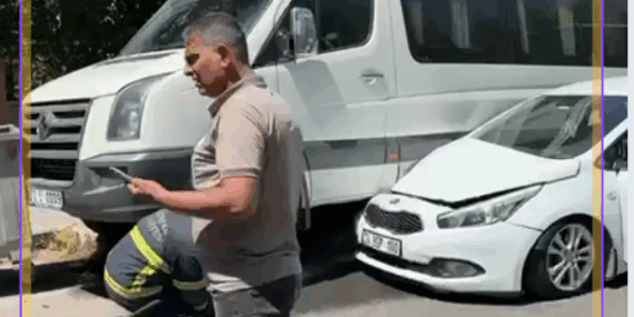Batman’da okul servisine çarpan otomobil paniğe yol açtı