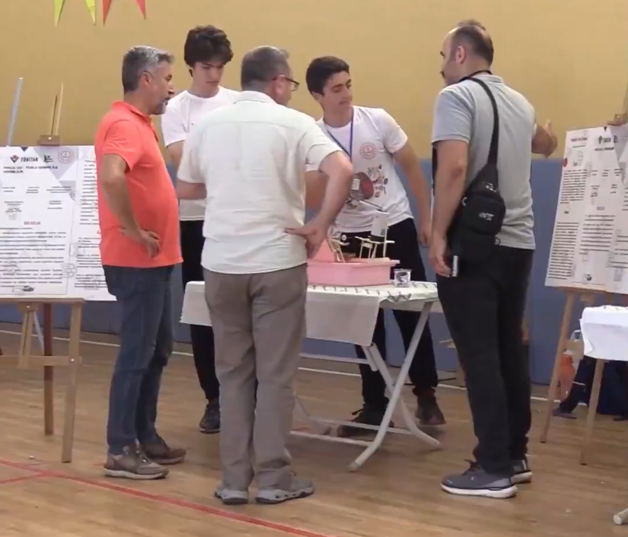 Batman’da TÜBİTAK 4006 Bilim Fuarı’nda Öğrenci Projeleri Büyük İlgi Gördü IMG_5476