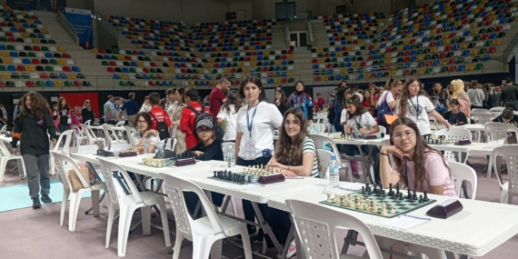 Satrançta Batmanlı kızlardan gururlandıran başarı