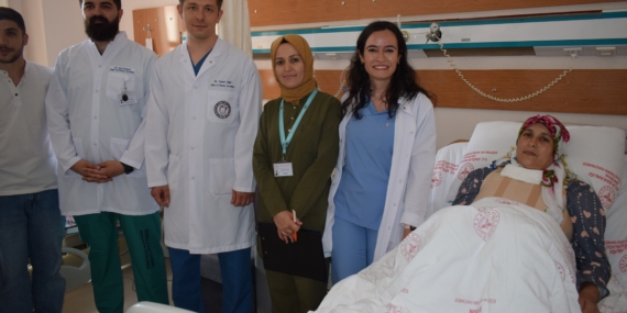 Aort damar yırtılması geçiren hasta zorlu operasyonla hayata tutundu