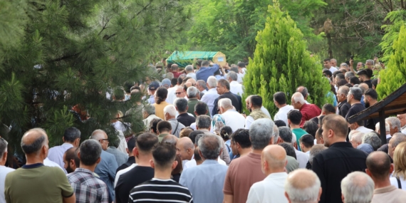 Siyasetçi Mustafa Mesut Tekik binler yolculuğuna uğurladı