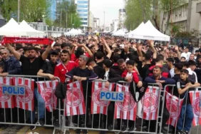 batmanda-taraftarlar-petrolspor-macini-dev-ekranda-izledi