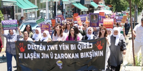 Lice’de kadın ve çocuk ölümlerine karşı yürüyüş