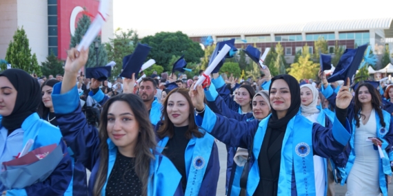 Batman Üniversitesi’nde mezuniyet coşkusu