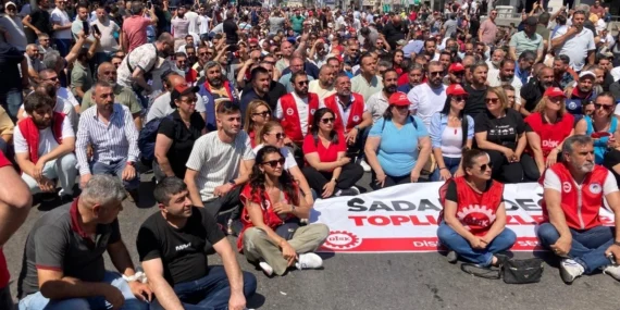 İzmir’de büyükşehir greve giden 1030 işçiyi işten çıkaracak