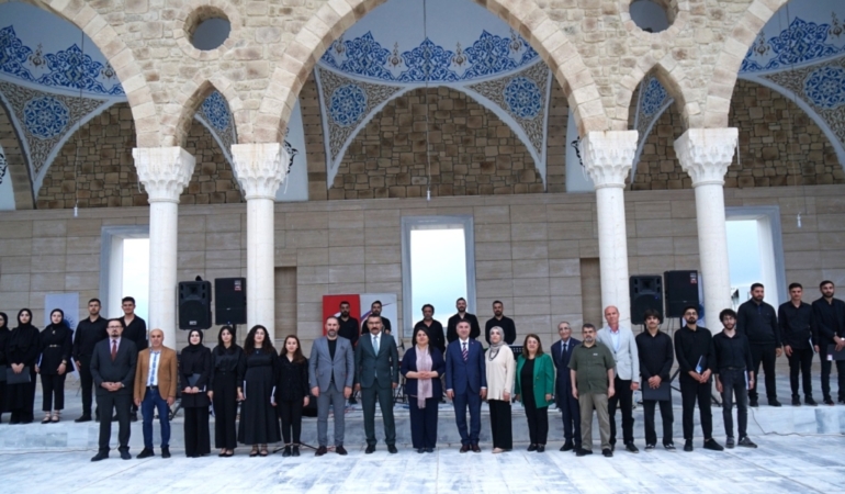 batman üniversite cami