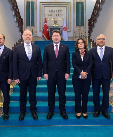 dem parti adalet bakanı