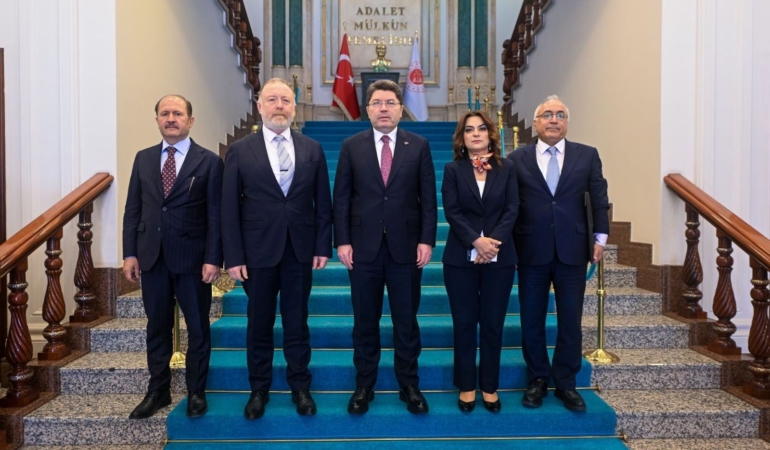 dem parti adalet bakanı