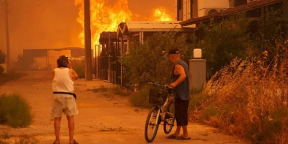 İzmir’de orman yangınları: 10 mahalle tahliye edildi, bir kişi gözaltında