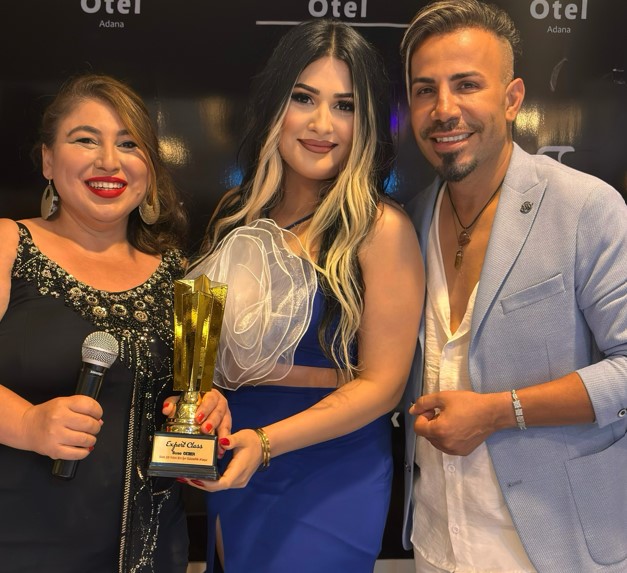 Buse Gezer, Batman'a ödül getirdi: “Son 10 Yılın En Başarılı Güzellik Koçu” ödülü Ekran görüntüsü 2025-07-09 162202