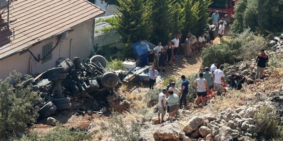 Antalya’da Batmanlılar kaza yaptı: 2 kişi hayatını kaybetti