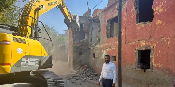 Batman Petrolkent Mahallesi’nde metruk evler yıkılıyor