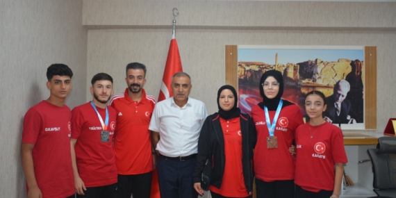 Türkiye derecesi yapan Batmanlı karateciler ödüllendirildi