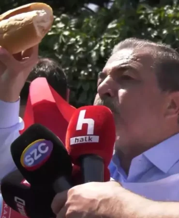 memurlar-sokaga-indi-calisma-bakanligi-nin-onune-18958488_4719_amp