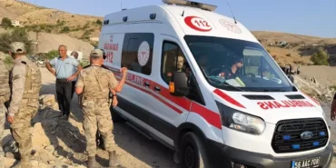 siirt-te-serinlemek-icin-kezer-cayi-na-giren-5-18921329_amp