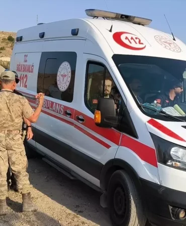 siirt-te-serinlemek-icin-kezer-cayi-na-giren-5-18921329_amp