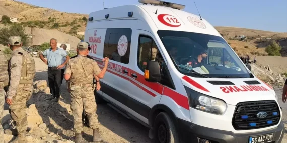 Kezer Çayı'nda serinlik arayan 3 çocuktan biri hayatını kaybetti Kezer Çayı’nda serinlik arayan 3 çocuktan biri hayatını kaybetti