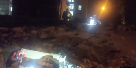 Batman’da 2 katlı bina çöktü
