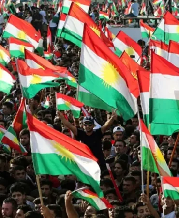 Kürdistan bayrakları.