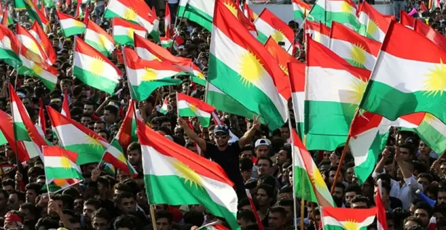 Kürdistan bayrakları.