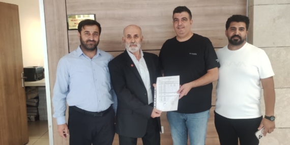 SP Batman İl Başkanı Mehmet Fırat mazbatasını aldı