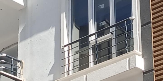 Batman’da apartman dairesi tarandı: 22 el ateş edildi