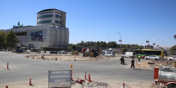 Trafik düzenleme ve yol genişletme çalışmaları devam ediyor
