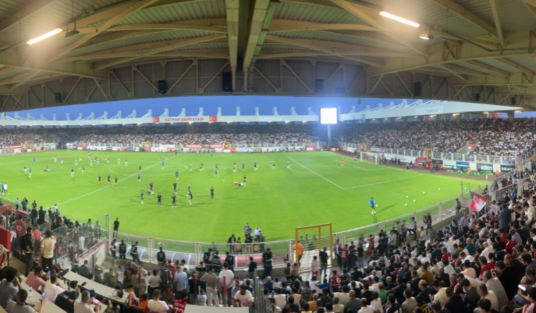 Karlı hafta: Urfa, Elazığ ve Muğlaspor kaybetti, Batman Petrolspor avantaj sağladı petrolspor seyirci stad
