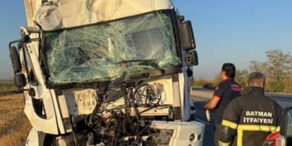 Batman-Diyarbakır karayolunda iki tır çarpıştı