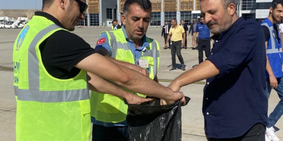 Batman Havalimanı’nda uçuş emniyeti için yabancı madde temizliği yürüyüşü düzenlendi
