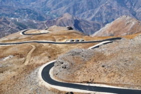 Mereto Dağı Yolunda ve Meryem Ana Kilisesi’nde Çalışmalar Zorlu Koşullara Rağmen Sürüyor IMG-20251020-WA0106