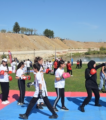 TEKMELER HAVADA UCUŞTU 1