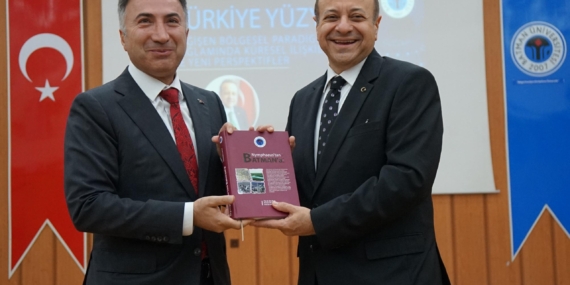 Batman Üniversitesi’nde “Türkiye Yüzyılı” konferansı düzenlendi