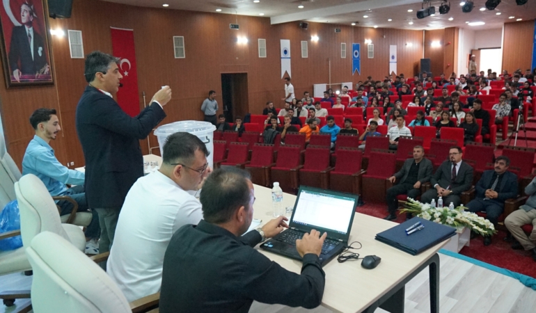 Batman Üniversitesinde İşkur Gençlik Programı kura heyecanı WhatsApp Image 2025-10-23 at 09.12.36 (1)
