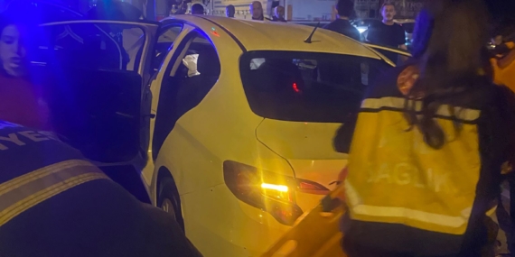 Batman’da otomobil direğe çarptı: 3 yaralı
