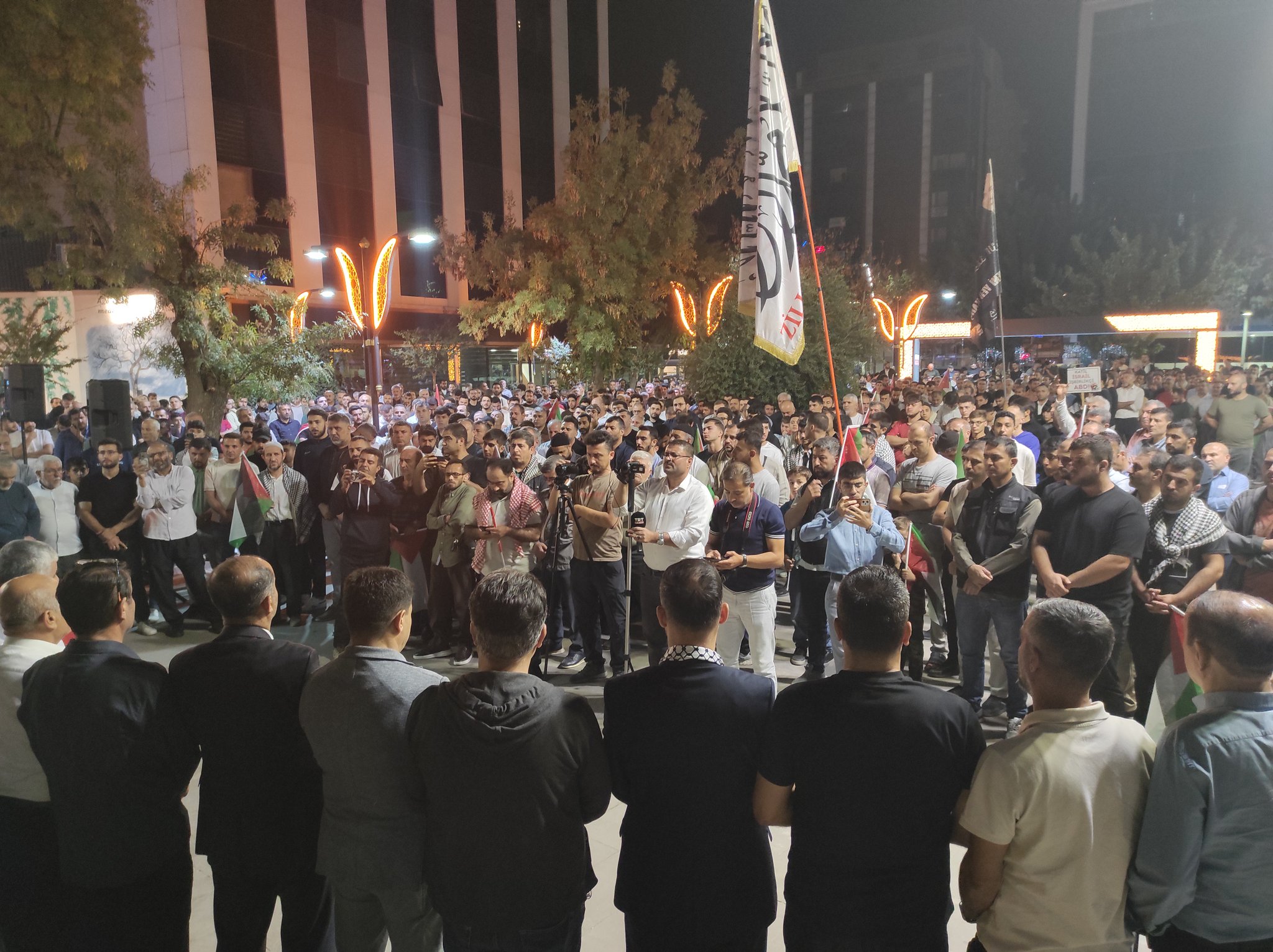 Sumud Filosuna Kuşatma: İsrail'den Gemilere Askeri Müdahale, Batman’da Gece Protestosu