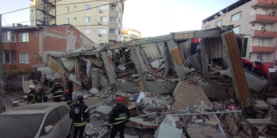 Gebze’de 7 katlı bina çöktü: 2 kişinin cansız bedeni çıkarıldı, 3 kişi enkaz altında