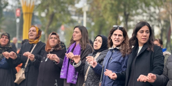 Batman’da kadınlar “demokratik toplumla şiddetsiz yaşam” için yürüdü