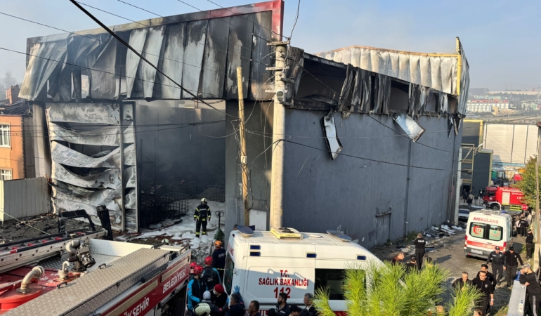 Kocaeli'de parfüm deposunda çıkan yangında 6 kişi hayatını kaybetti