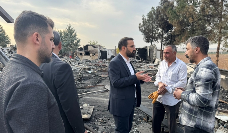 Başkan Altun’dan Yangın Mağduru Esnafa Destek Ziyareti (1)