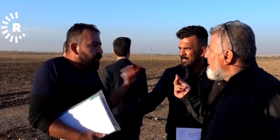 Kerkük’te yerleştirilen Araplar, Kürt çiftçilerin arazilerini sürüyor