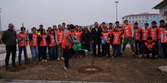 Batman’da erozyonla mücadele haftasında öğrencilerden anlamlı dokunuş