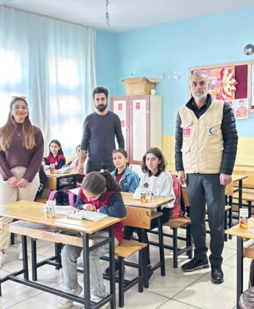 ÖĞRENCİLERE KIŞLIK KIYAFET VE KAHVALTILIK DESTEĞİ (9)