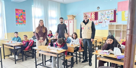  Cansuyu Derneği, Batman’da eğitim ve kış desteğini sürdürüyor