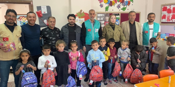 Cansuyu Derneği’nden Hasankeyf’teki öğrencilere kışlık destek
