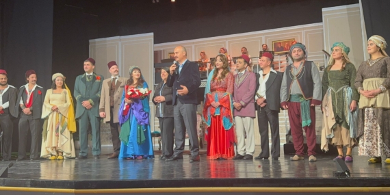 Batman’da Devlet Tiyatrosu’nun “Aşkın Sen Hali” oyununa yoğun ilgi