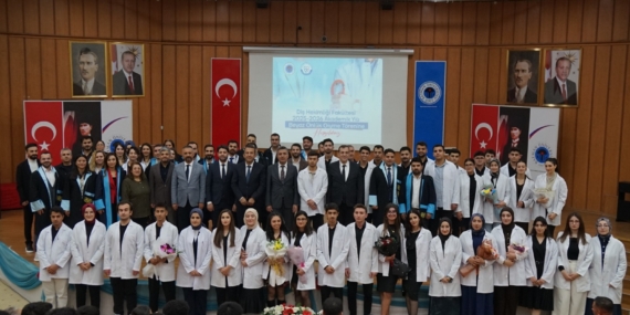 Batman Üniversitesi’nde Diş Hekimliği öğrencileri beyaz önlük heyecanı yaşadı