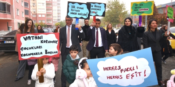 Batmanlı minik öğrencilerden Dünya Çocuk Hakları Günü yürüyüşü