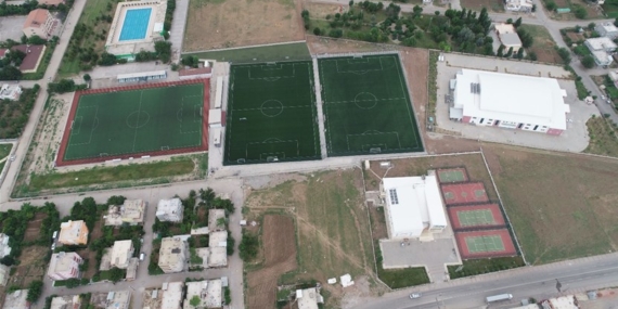 Batman 19 Mayıs sahasında ışıklandırma sorunu: Genç futbolcular mağdur